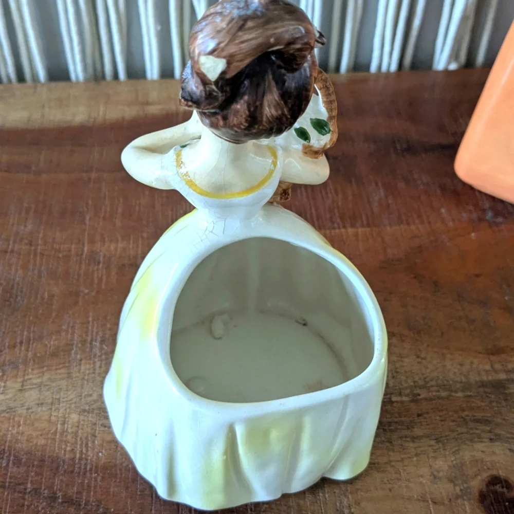 VINTAGE 1950s ENESCO GIRL PLANTER YELLOW ROSES DRESS BRUNETTE PONYTAIL